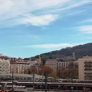 Séjour chez l'habitant -- Le Sanctuaire, à 50 Mètres De La Gare --, Annecy