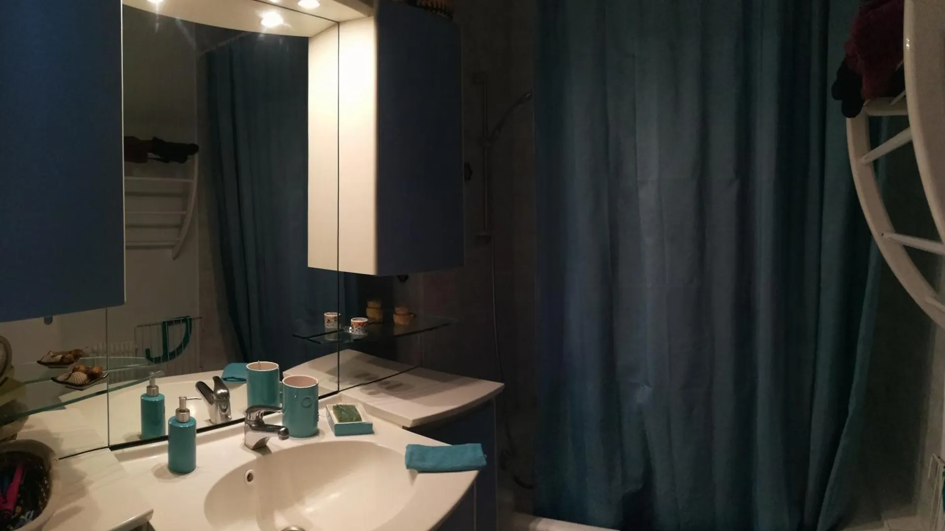 Nine Annecy Apartment Homestay